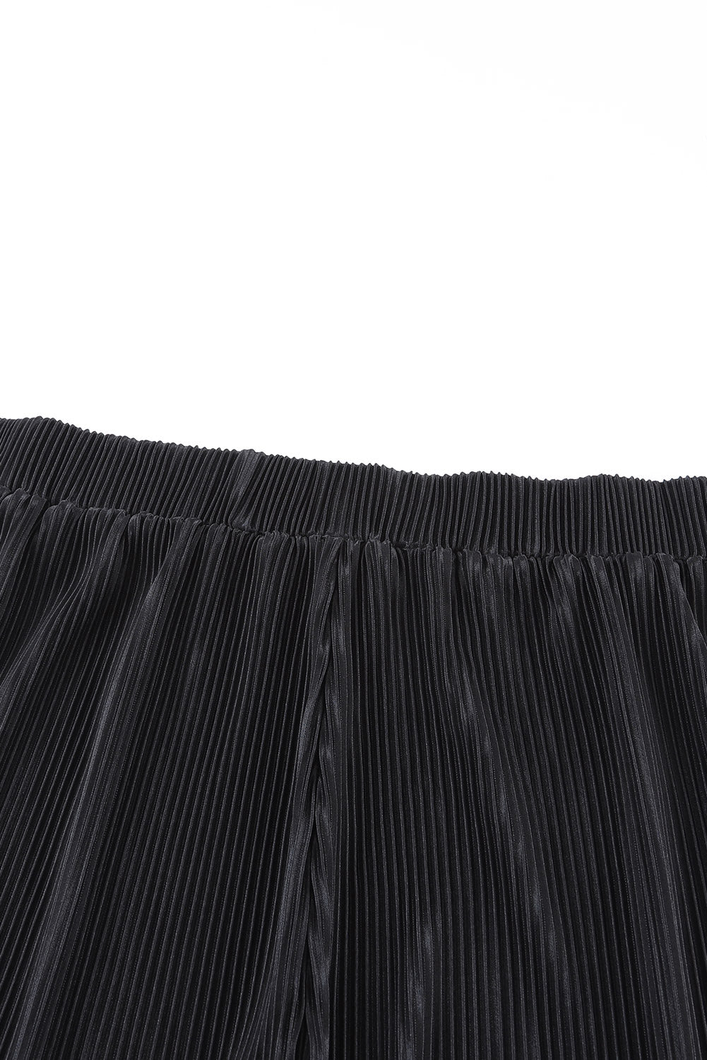 Ensemble chemise plissée noire à manches 3/4 et short taille haute