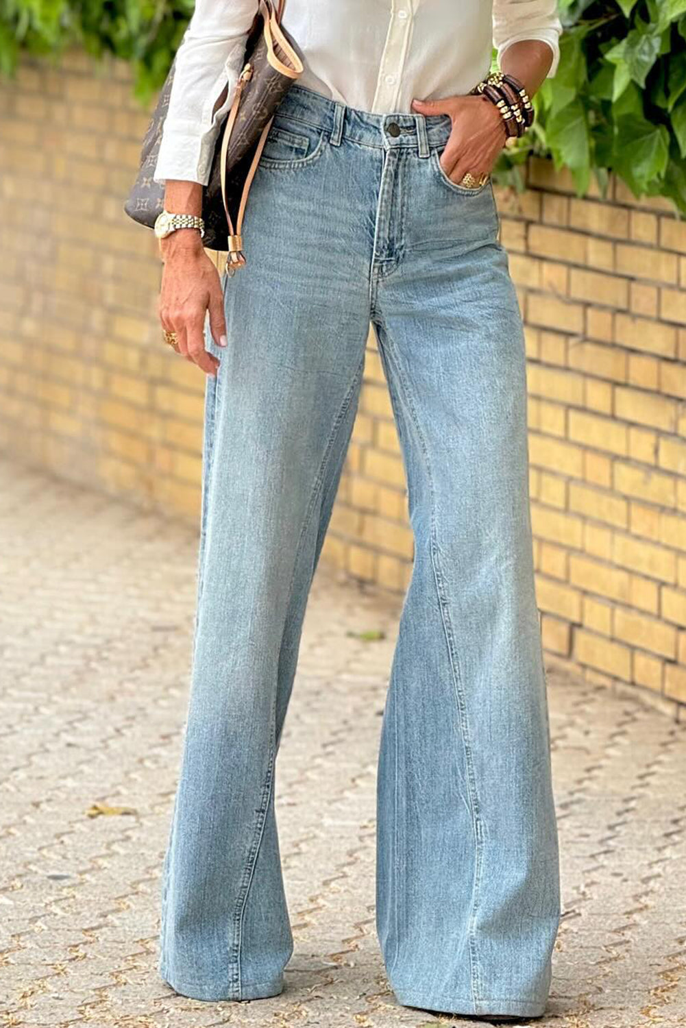 Jeans lunghi a vita alta con gamba extra larga e lavaggio acido blu scuro