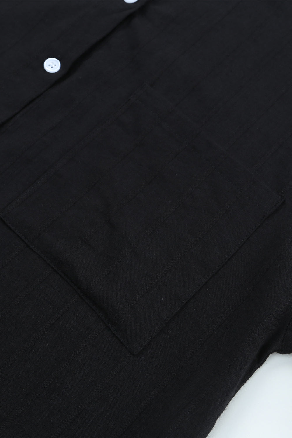 Črna srajca z dolgimi rokavi z žepi in teksturo