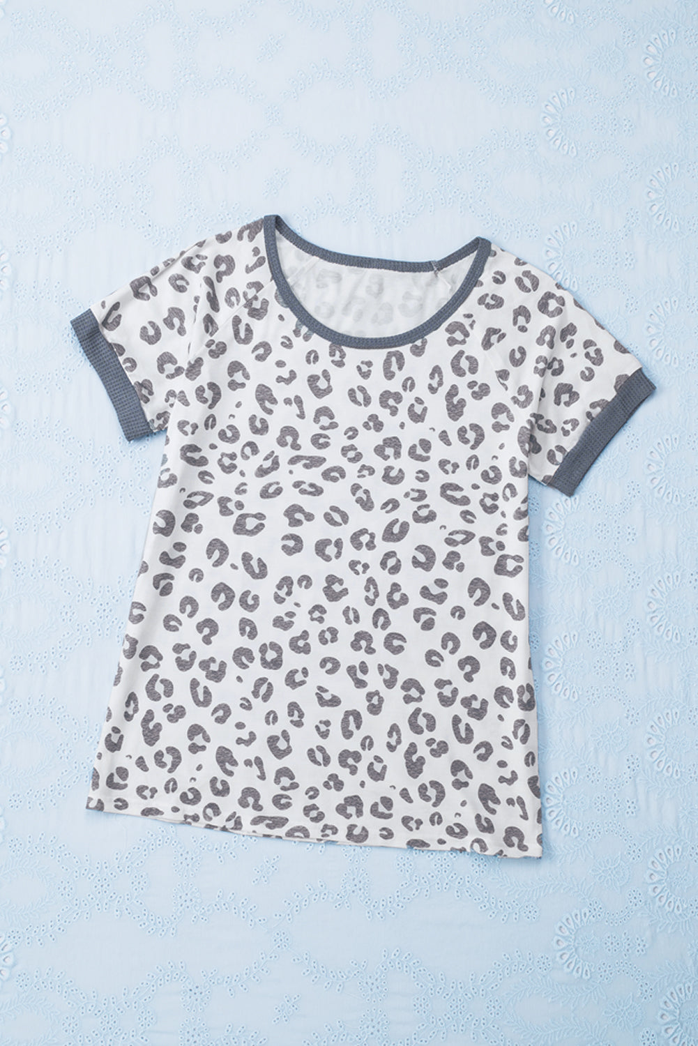 Rosafarbenes T-Shirt mit Leopardenbesatz