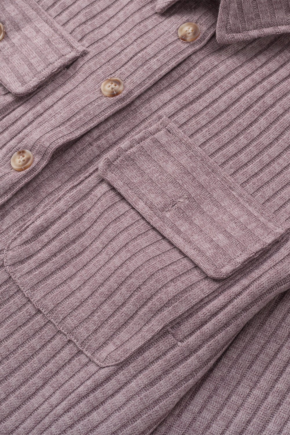 Vijolična rebrasta pletena majica z žepom in gumbi