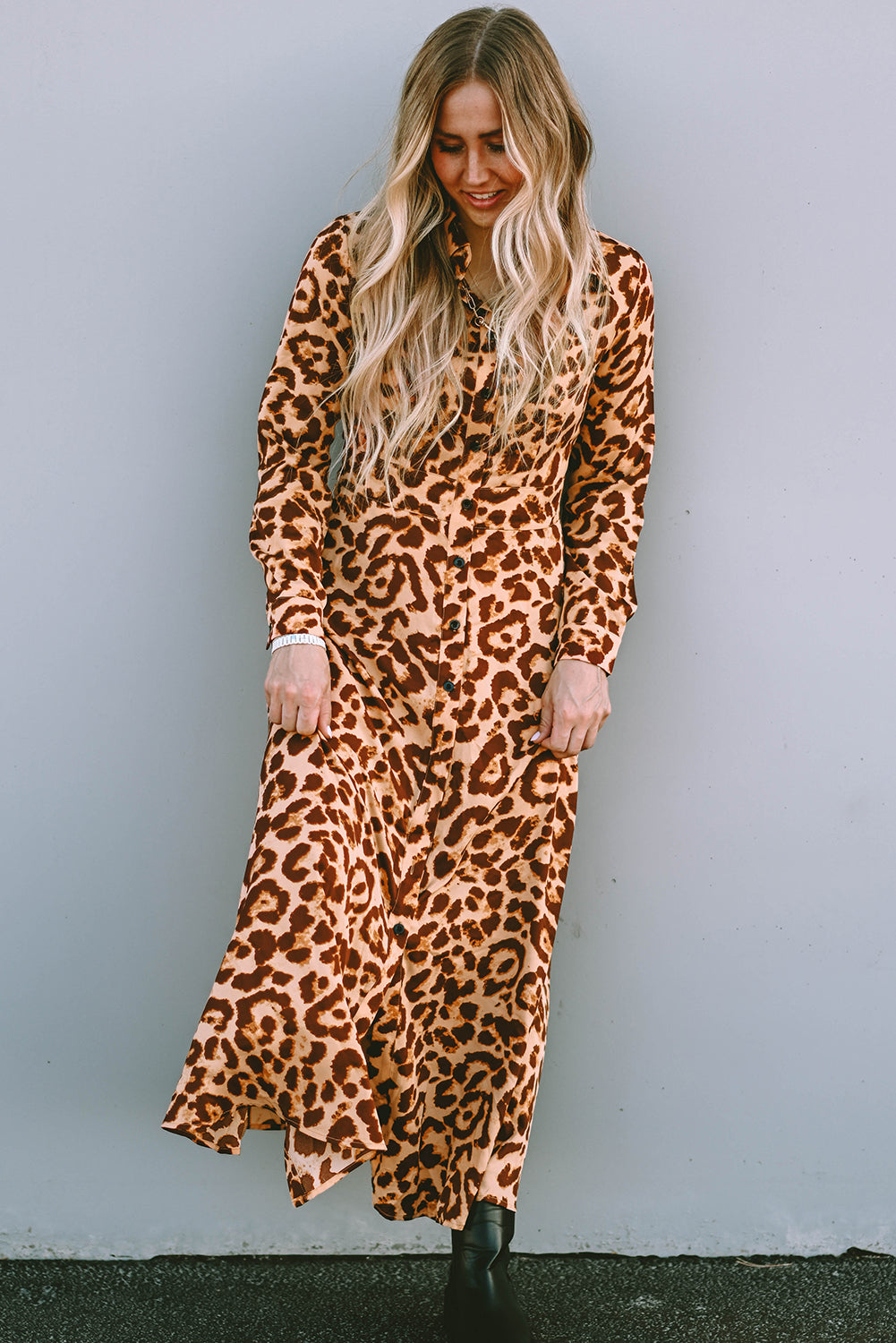 Robe longue boutonnée léopard à manches longues