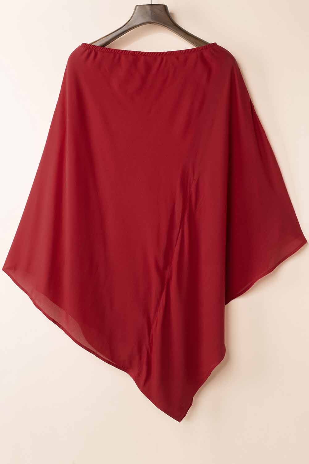 Crvena jednobojna mini haljina s šišmiš rukavima na jedno rame