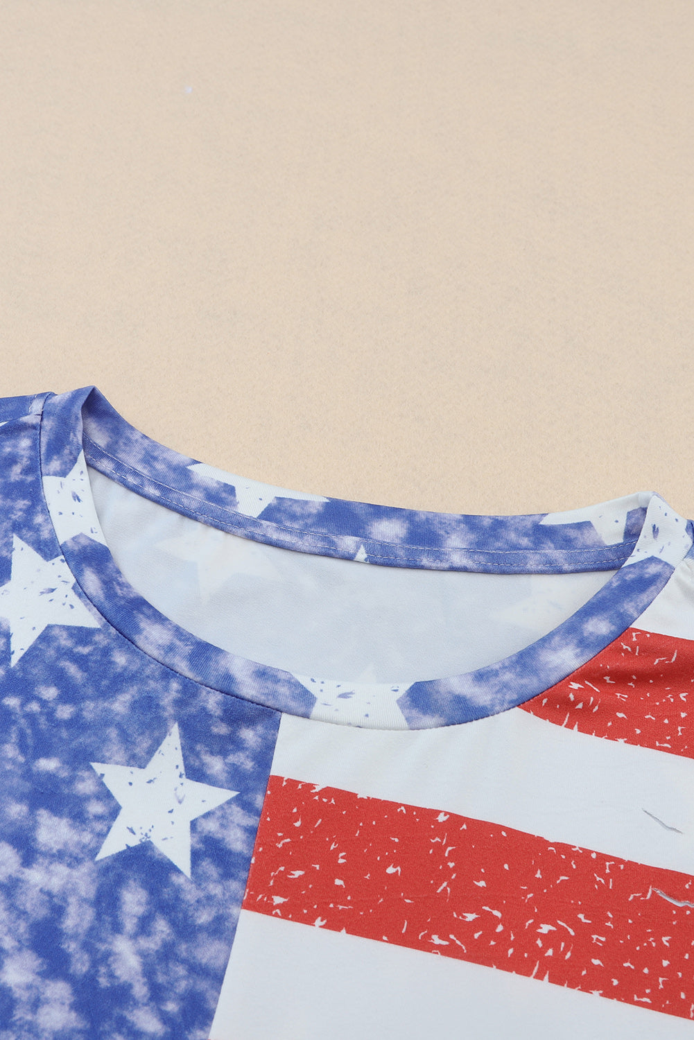 Majica s črtastim potiskom ameriške zastave z okroglim izrezom