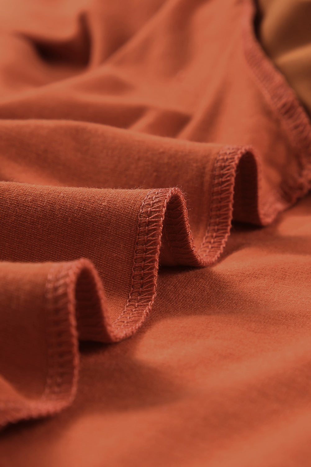 Narančasta bluza s okruglim izrezom i okruglim rukavima
