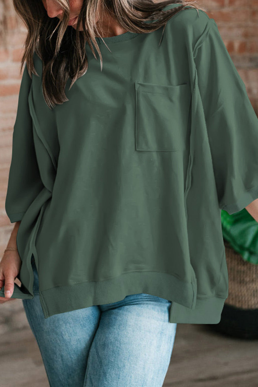 Laurel zelena ohlapna majica z odprtimi šivi in ​​razcepljenimi žepi