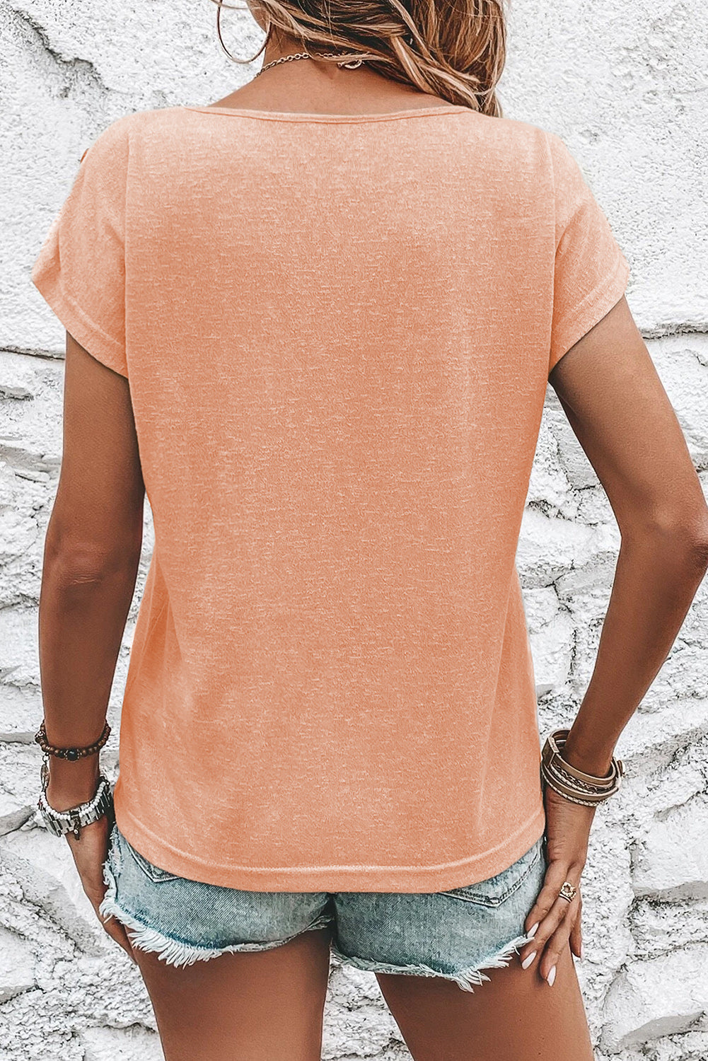 T-shirt décontracté à manches chauve-souris et boutons rose abricot
