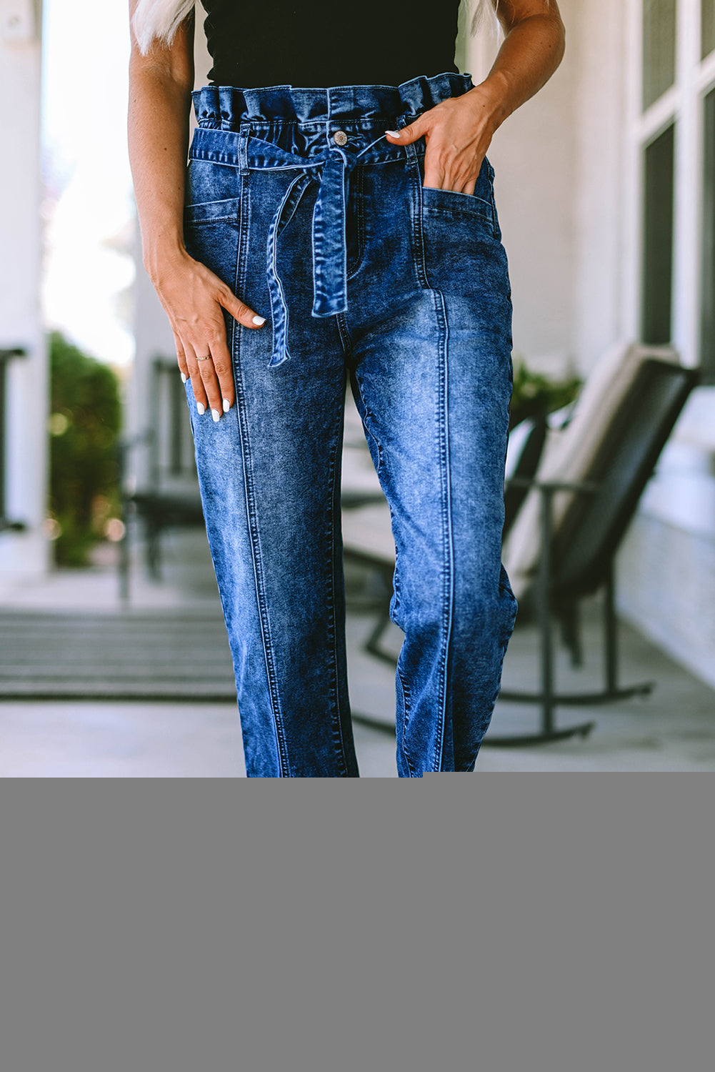 Jeans skinny con nodo a vita alta con cuciture blu