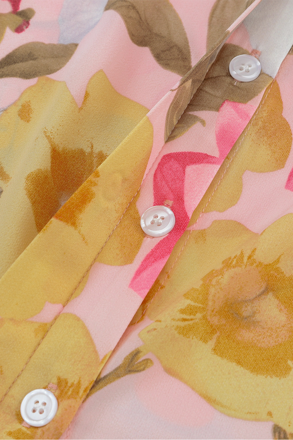Rosafarbenes Hemd mit Blumenmuster und Puffärmeln