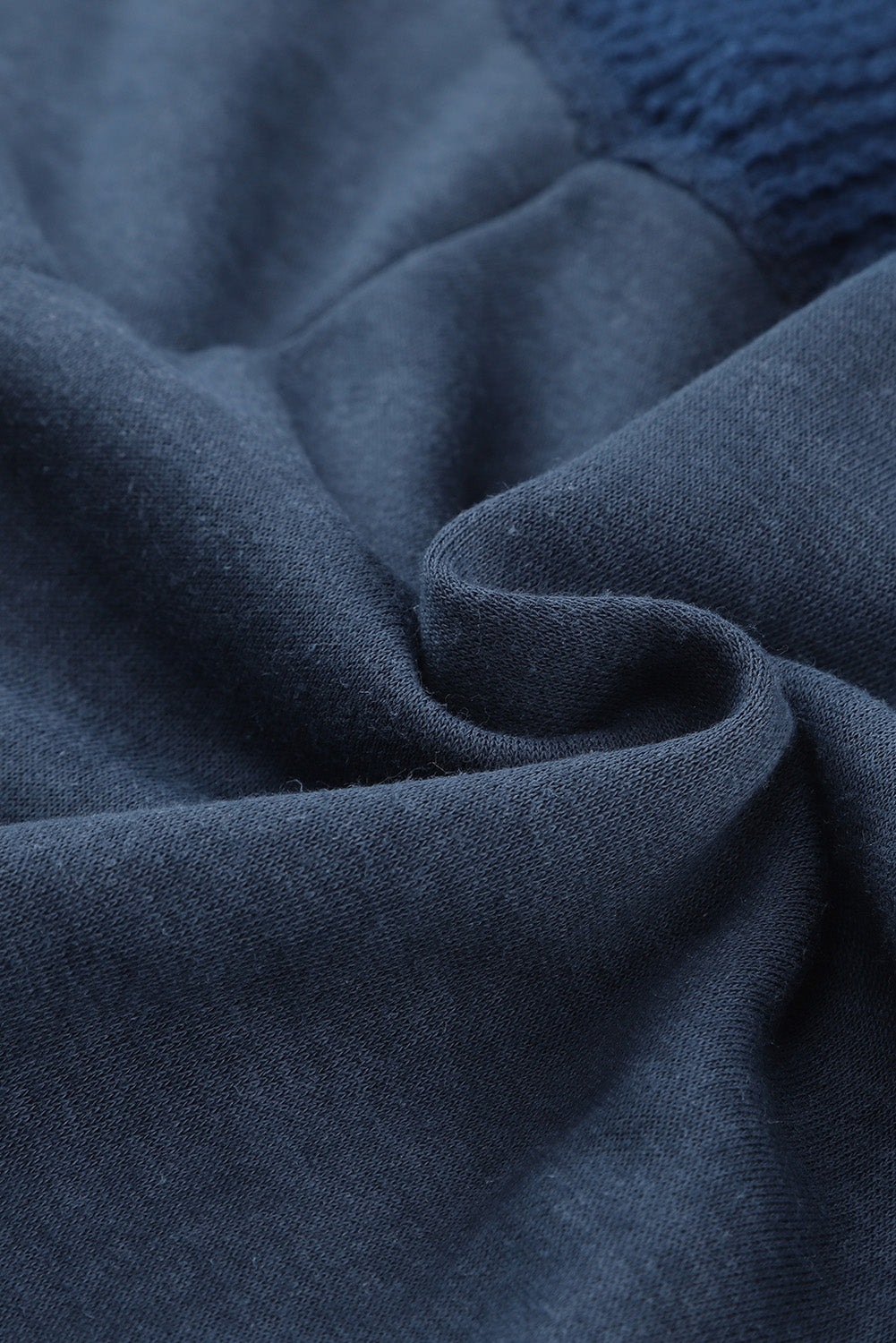 Blaue, verwaschene Vintage-Kapuzenjacke mit Waffel-Patchwork-Muster