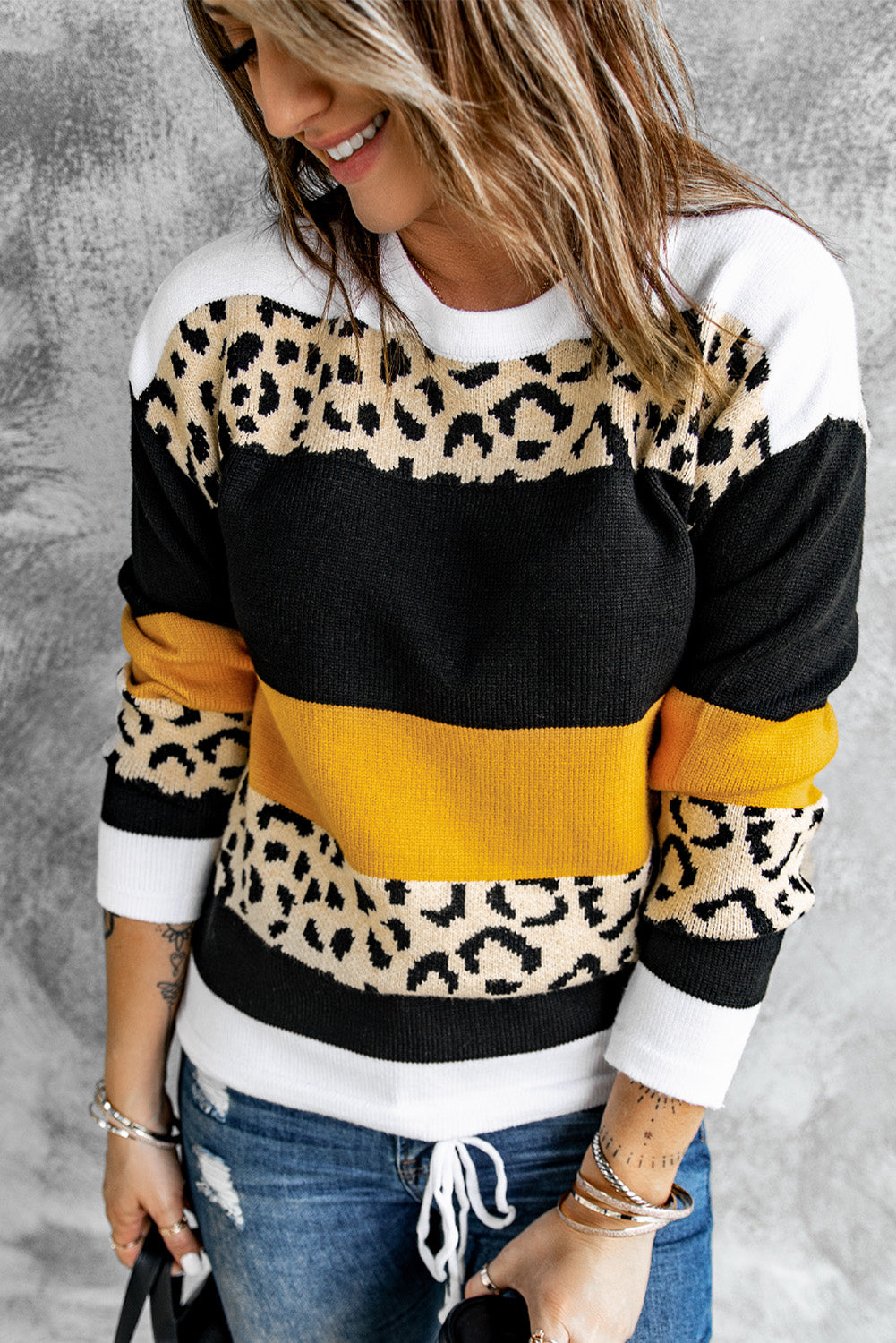 Pull en tricot à blocs de couleurs léopard à col rond