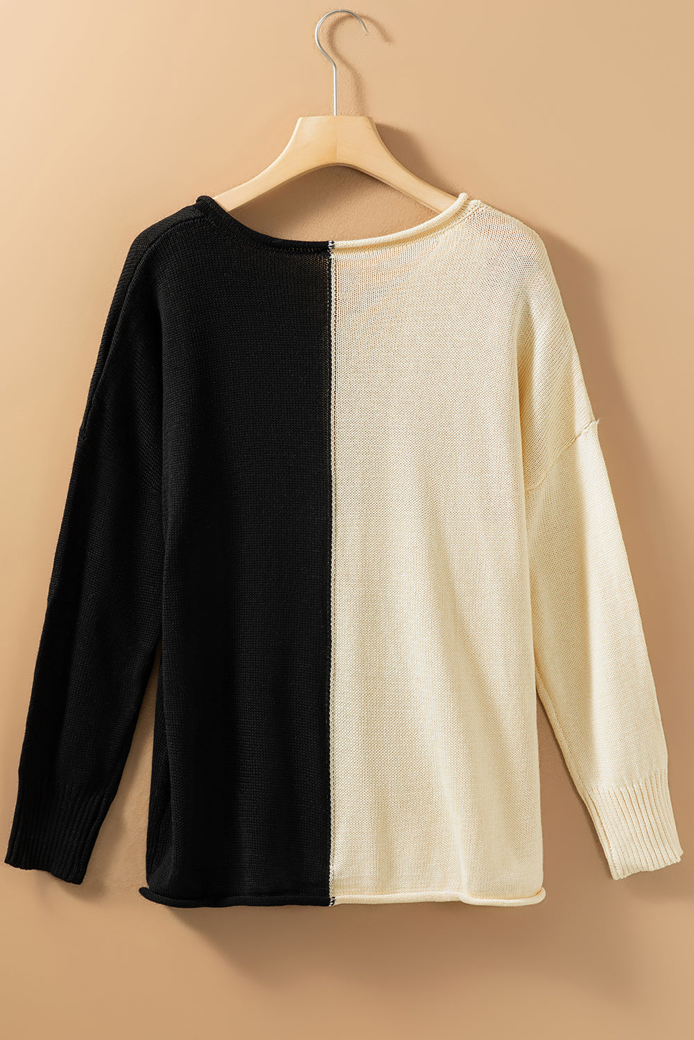 Khakifarbener, zweifarbiger Farbblock-Pullover mit rohen Kanten und V-Ausschnitt
