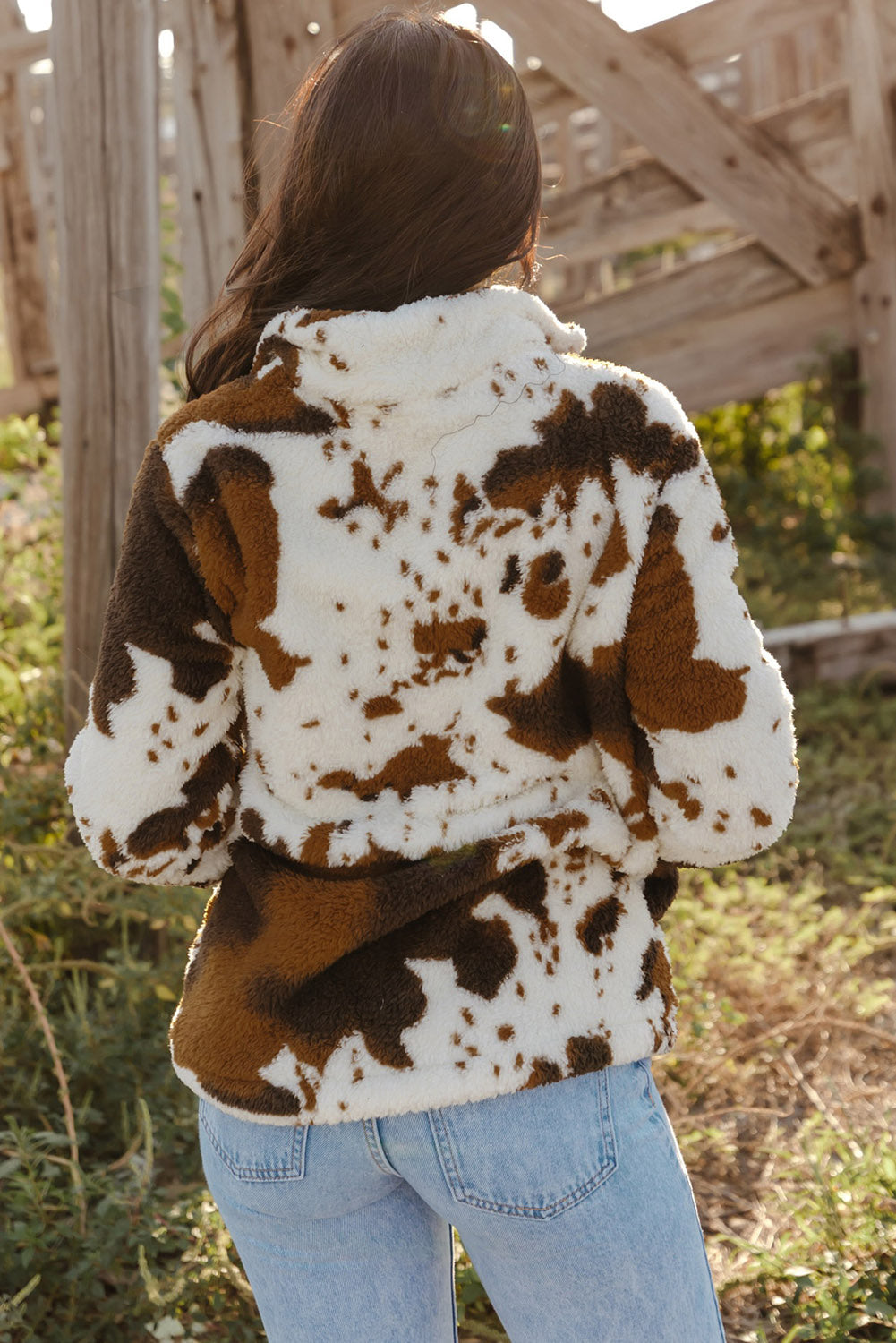 Pulover iz flisa z zadrgo in kravjim potiskom