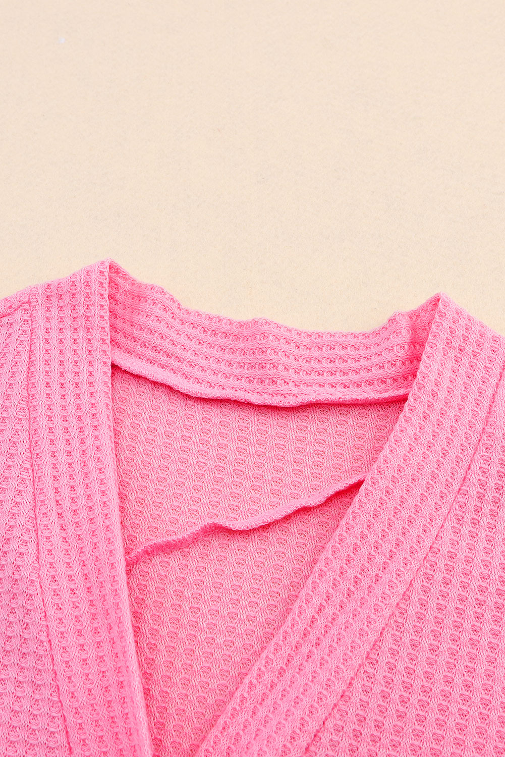 Cardigan rose à épaules tombantes en tricot gaufré