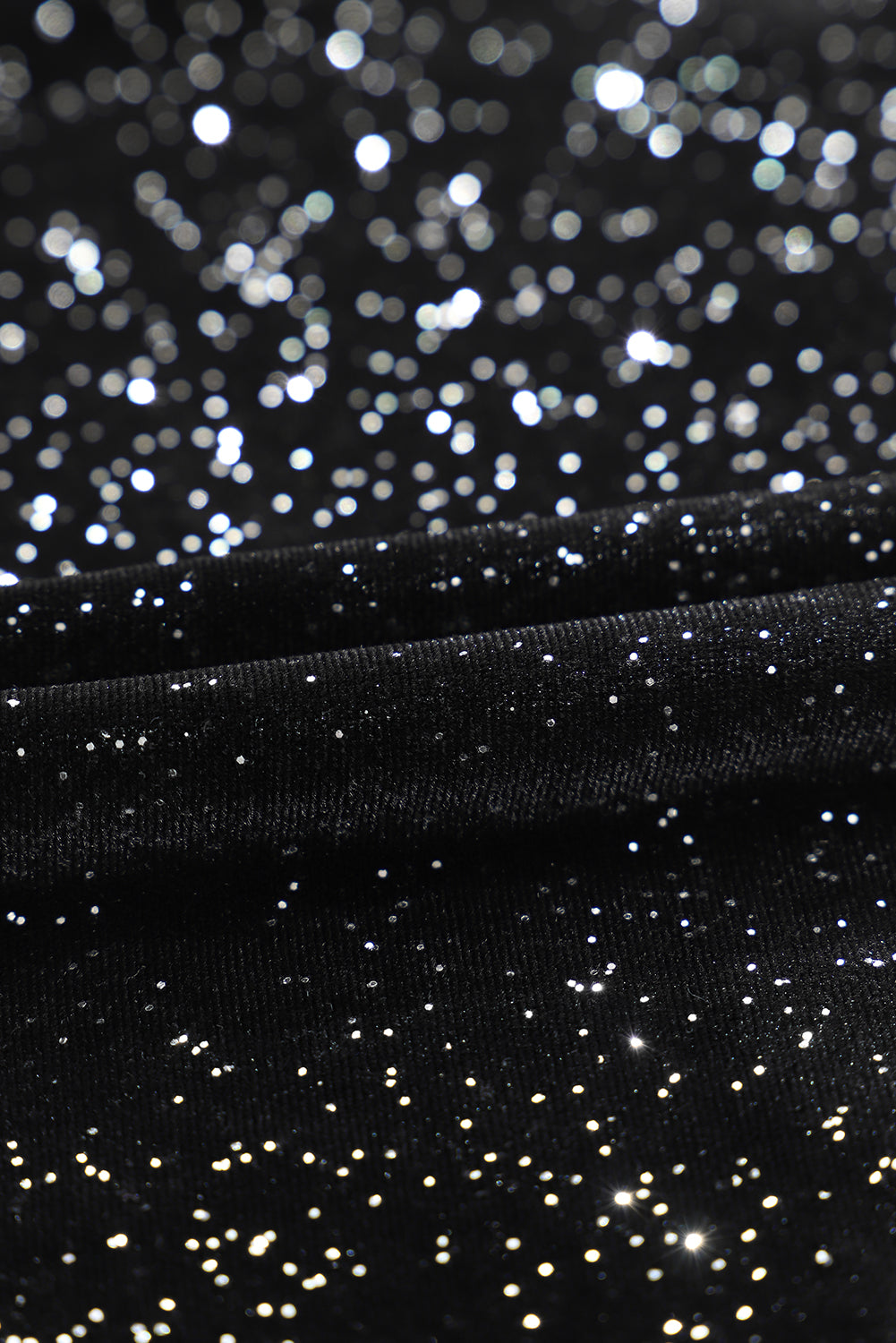 Črna žametna mini obleka z bleščicami in cevjo
