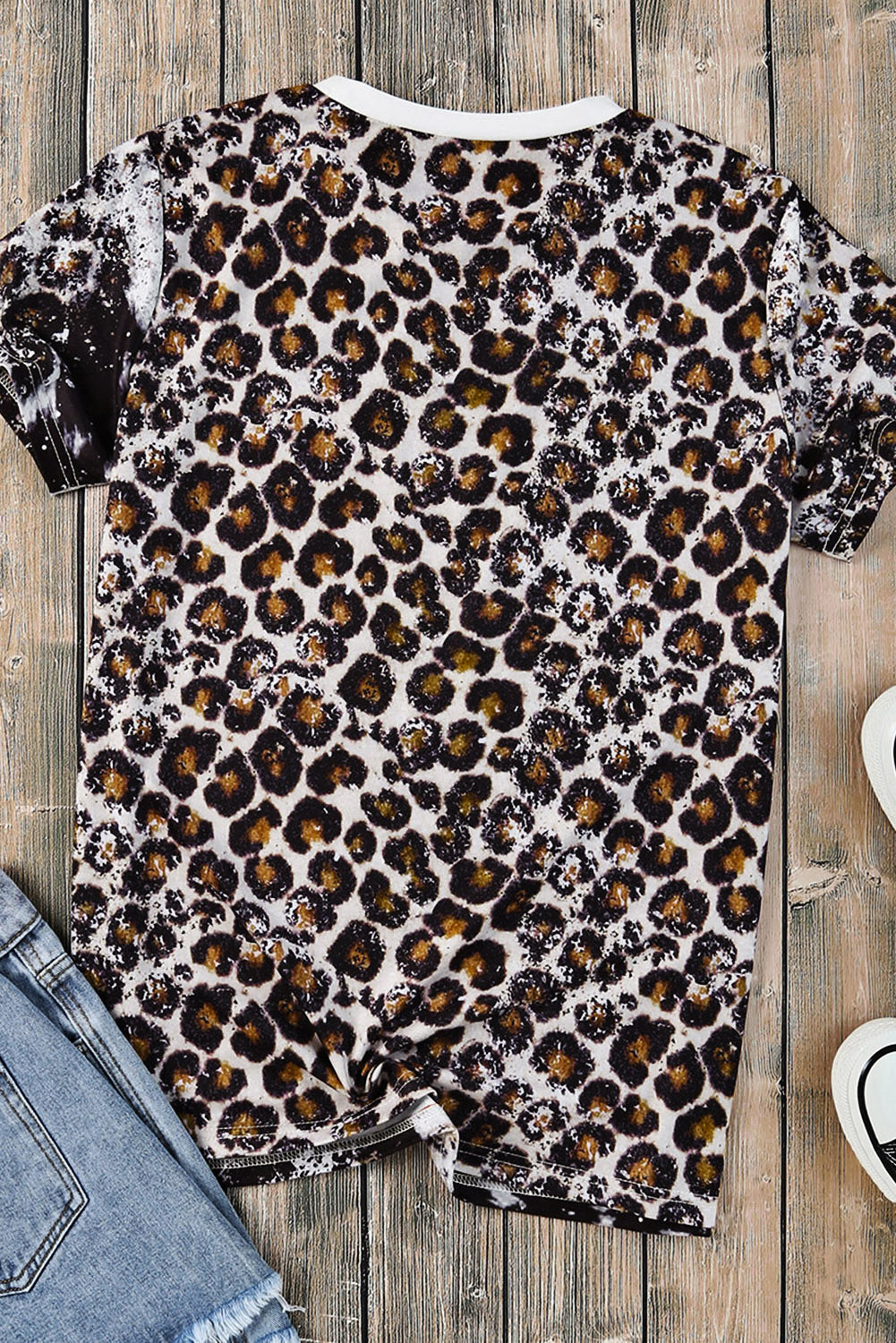 Gebleichtes T-Shirt mit Leoparden-Mix und Animal-Print
