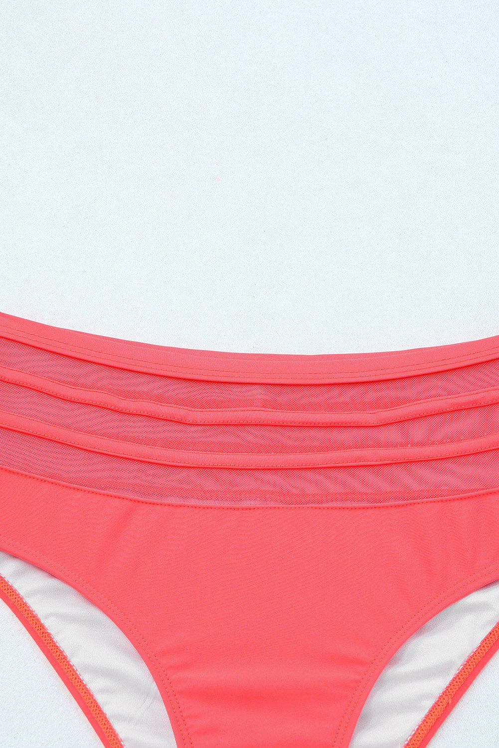 Bikini a vita alta incrociato rosa smerlato