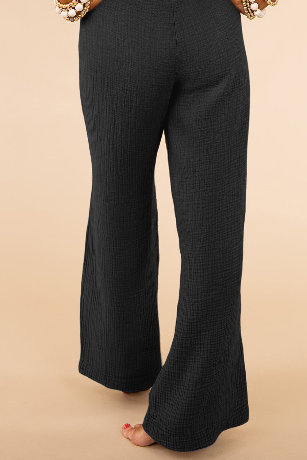 Crne teksturirane hlače širokih nogavica visokog struka veće veličine