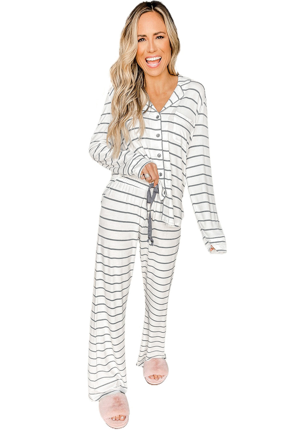 Pyjama-Set mit gestreiftem Print, langen Ärmeln und Hosen