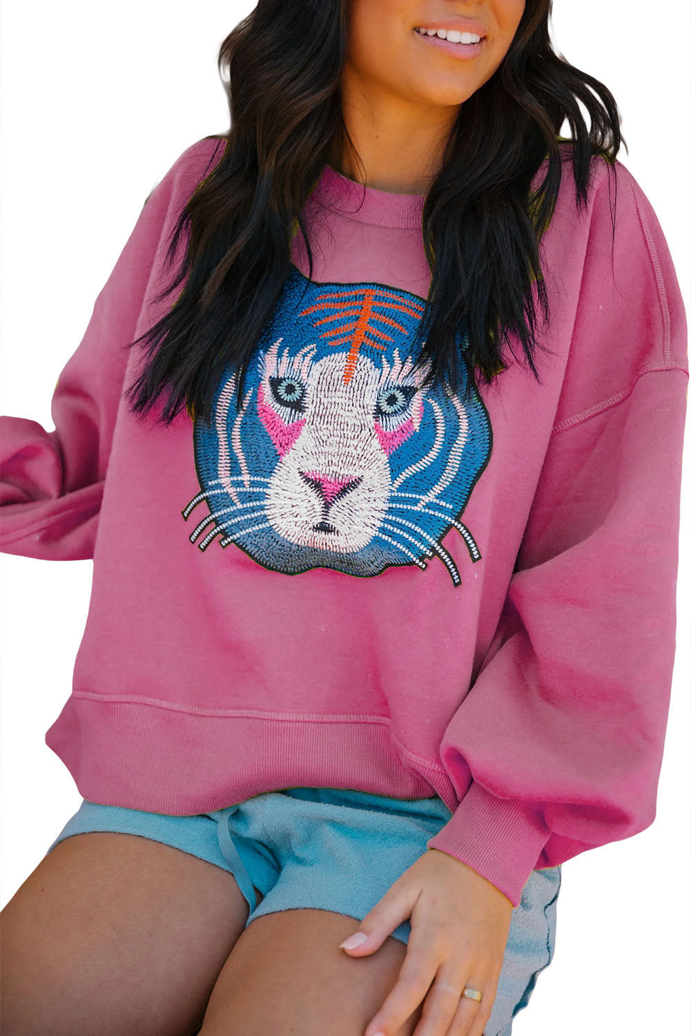 Ležerna majica s izvezenim ružičastim tigrom