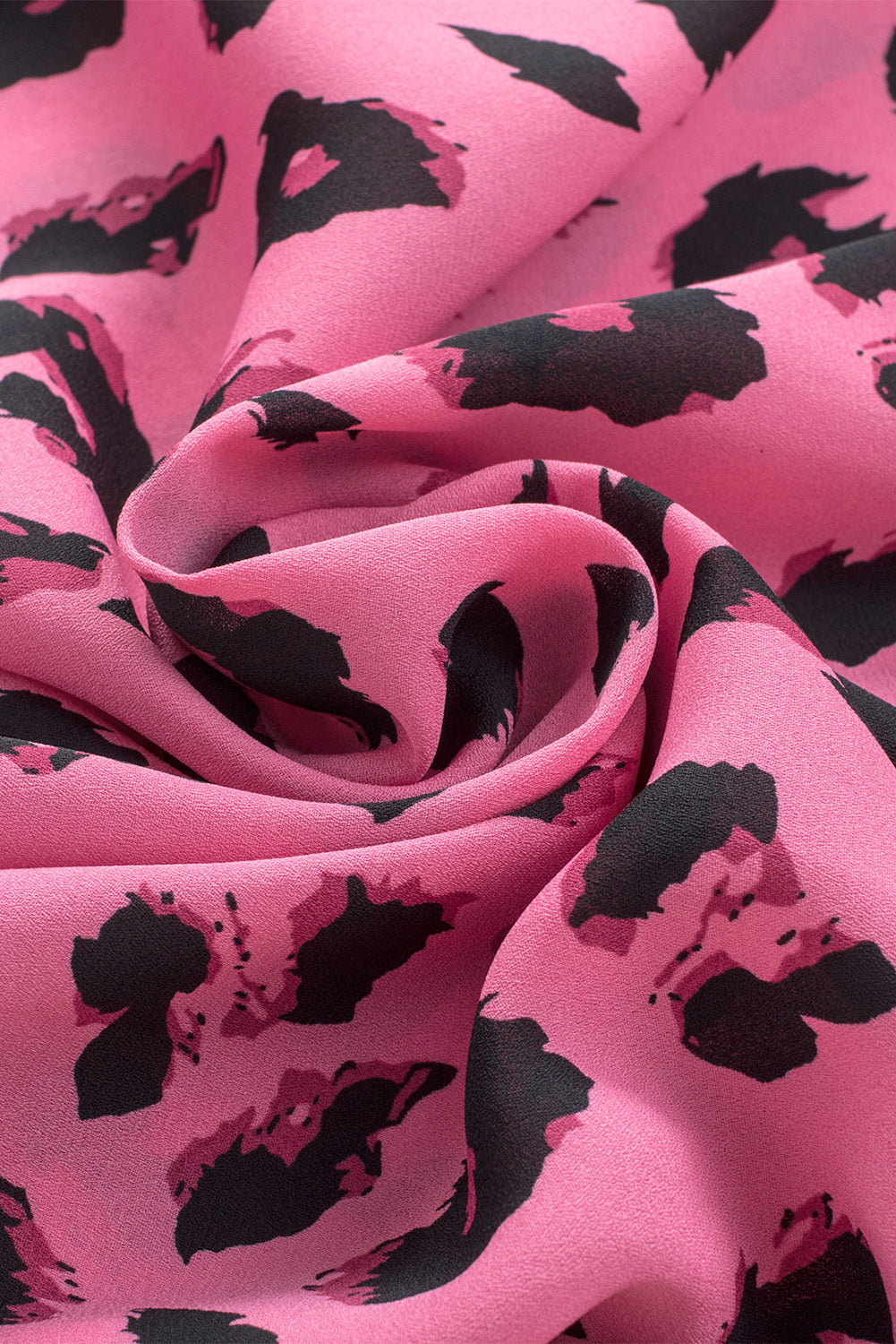 Ružičasta bluza s mjehurastim rukavima s leopard izrezom