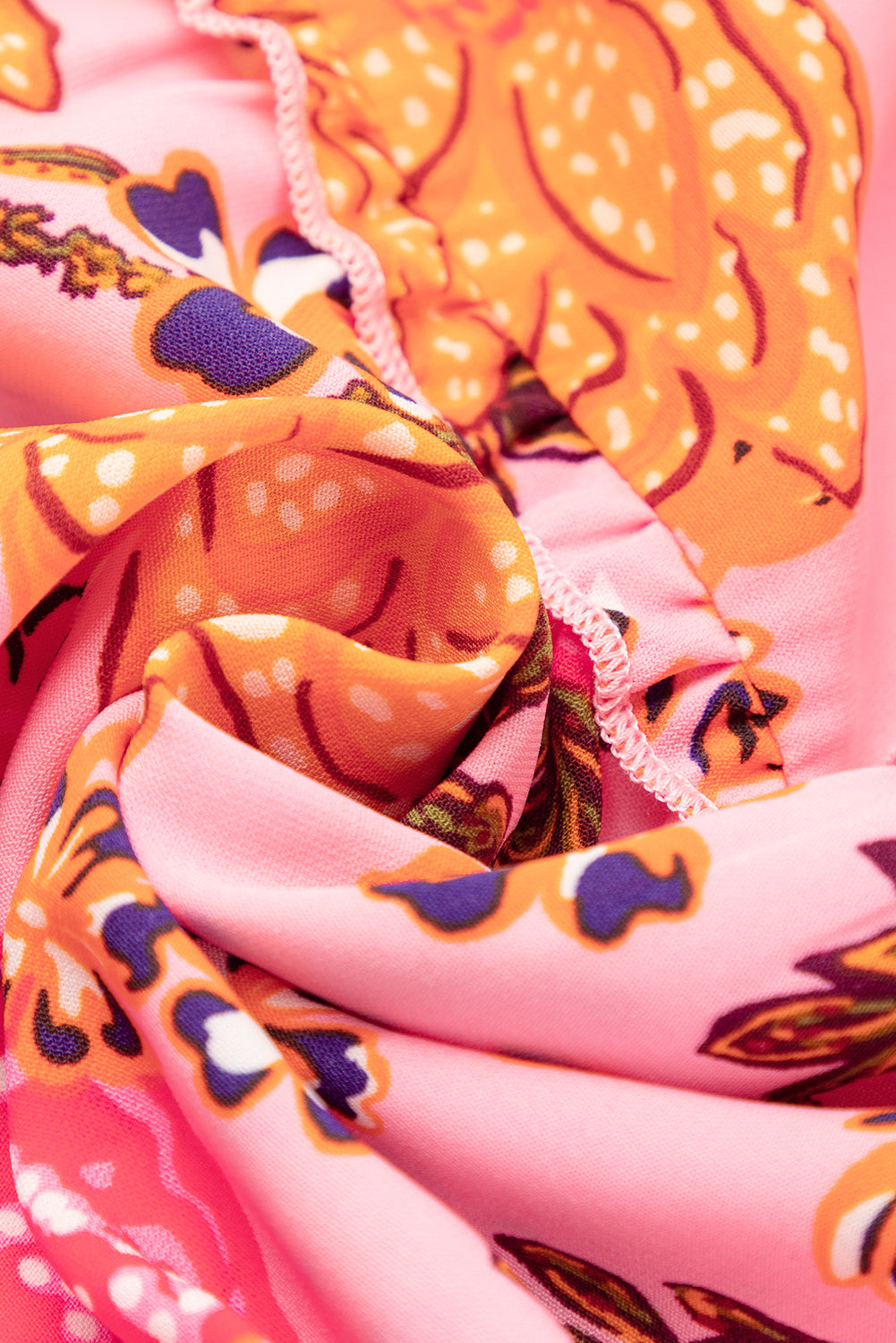 Rožnata večplastna midi obleka s kvadratnim izrezom in naborkanimi rokavi