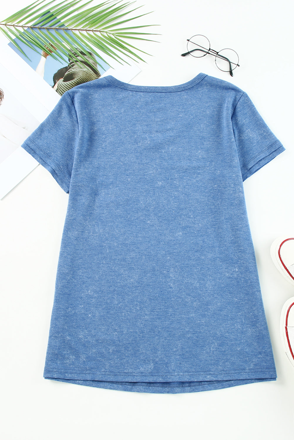 T-shirt à manches courtes et col en V délavé minéral bleu ciel