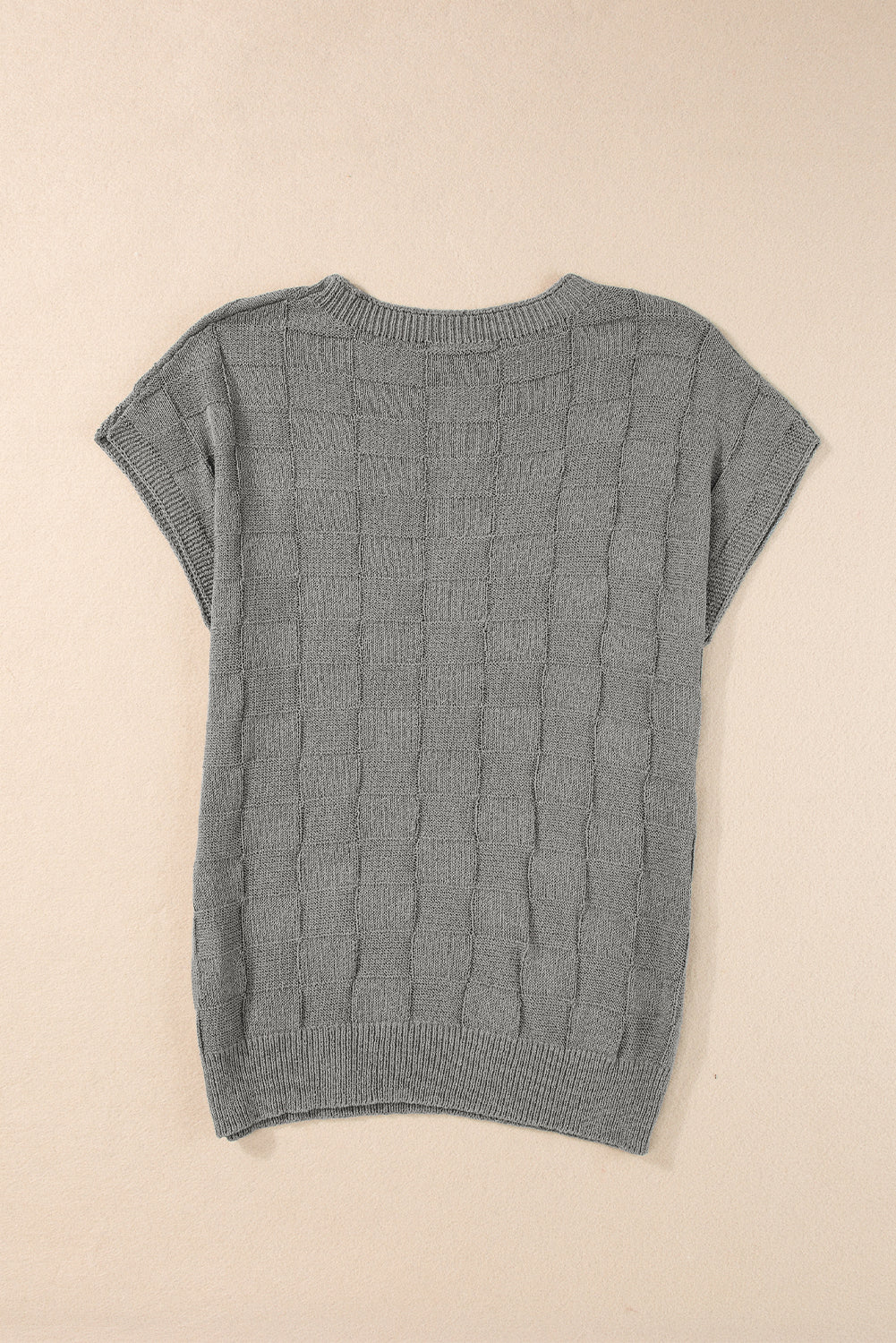 Sivi pleteni pulover kratkih rukava s rešetkastom teksturom