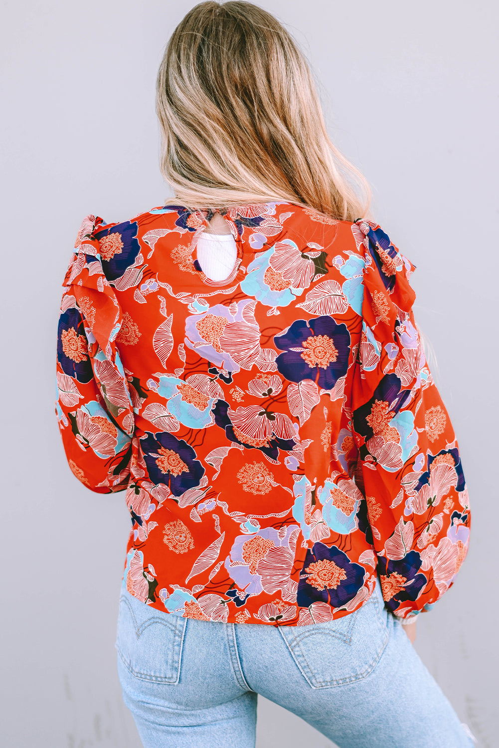 Bluza z napihnjenimi rokavi in ​​naborki z ingverjevim cvetličnim vzorcem