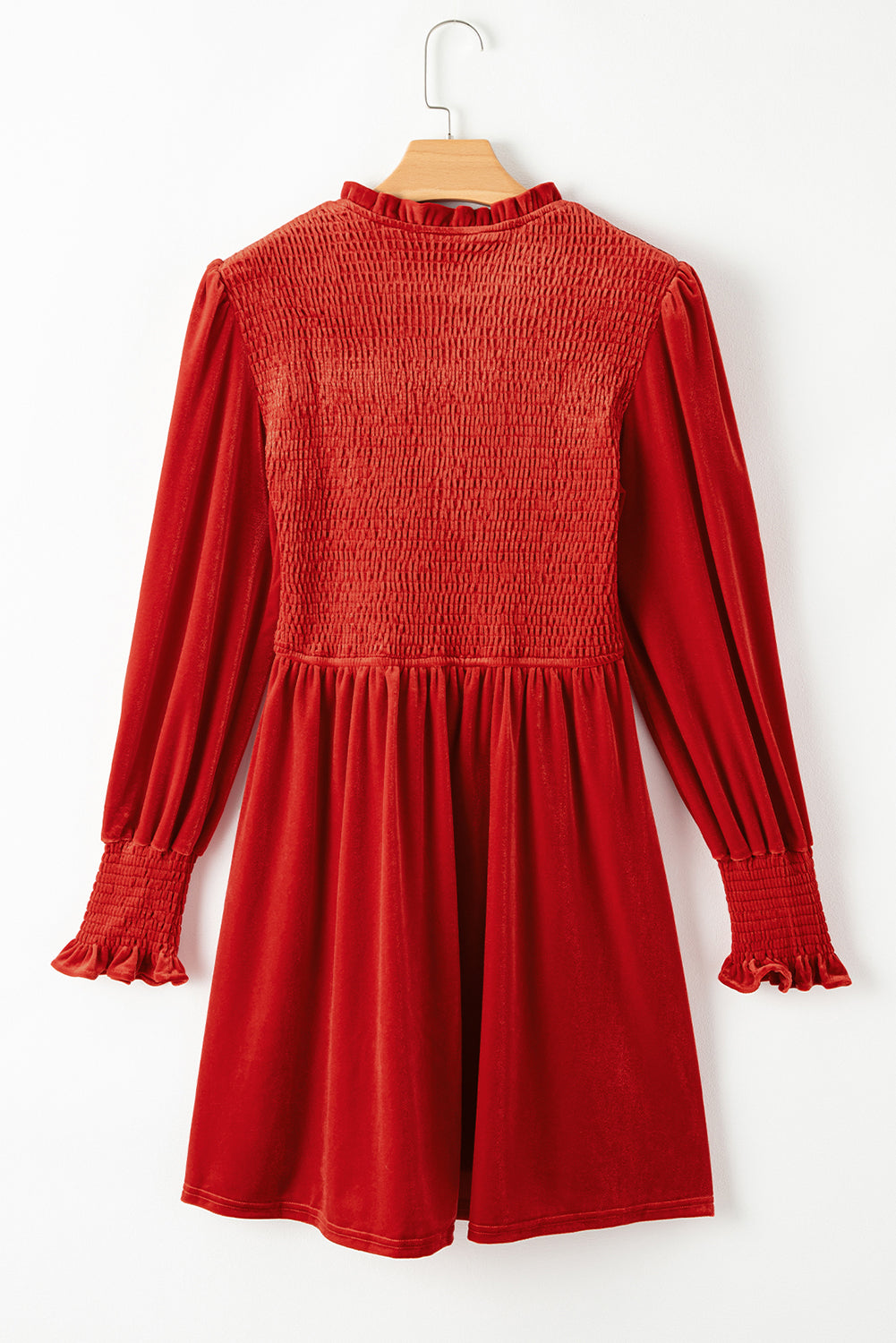 Žametna obleka z naboranim ovratnikom iz rdeče gline