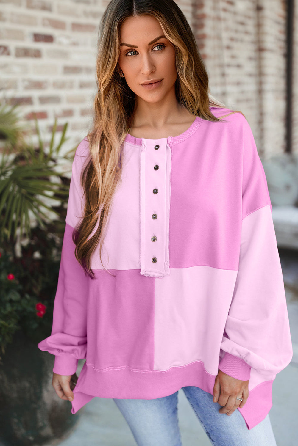 Felpa oversize alta e bassa Henley color block rosa