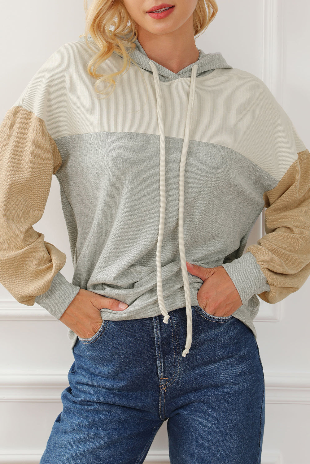 Sweat à capuche gris en tricot côtelé vintage color block