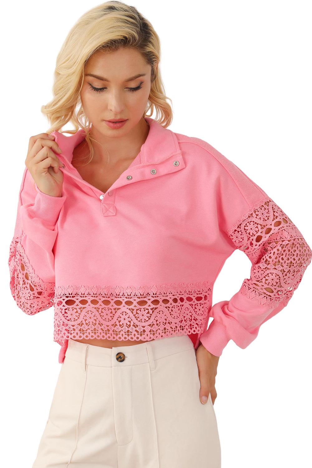 Rosafarbenes, kurzes Sweatshirt mit ausgehöhlter Spitze und Spleißen