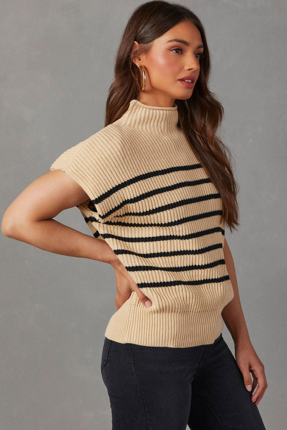 Pergamentno črtast rebrast pleten pulover z visokim ovratnikom