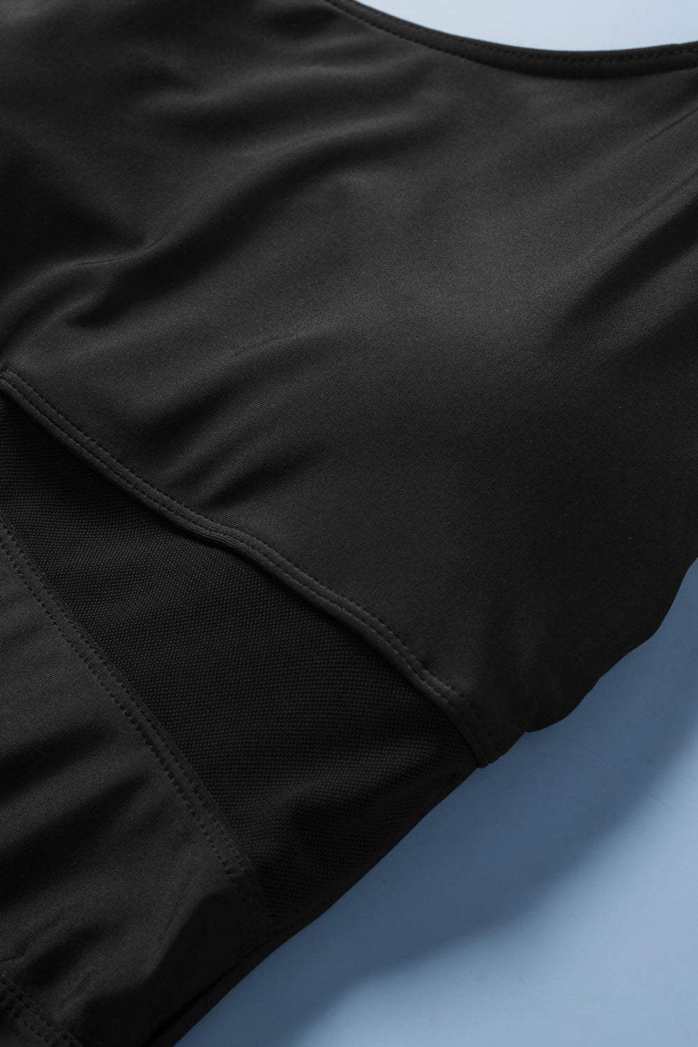 Schwarzer One-Shoulder-Monokini aus Netzstoff mit Cuouts