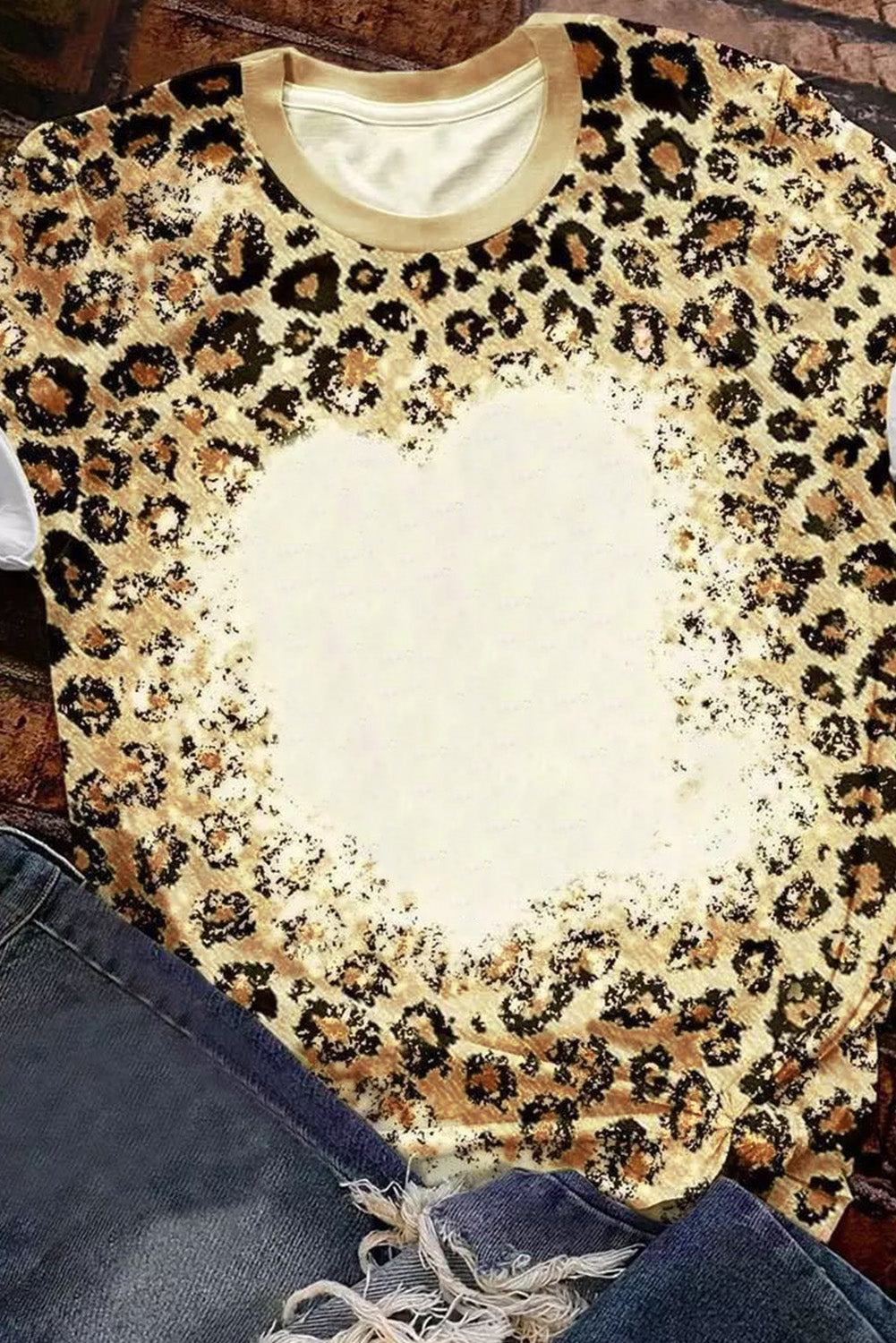 Leopard beljena majica z O izrezom