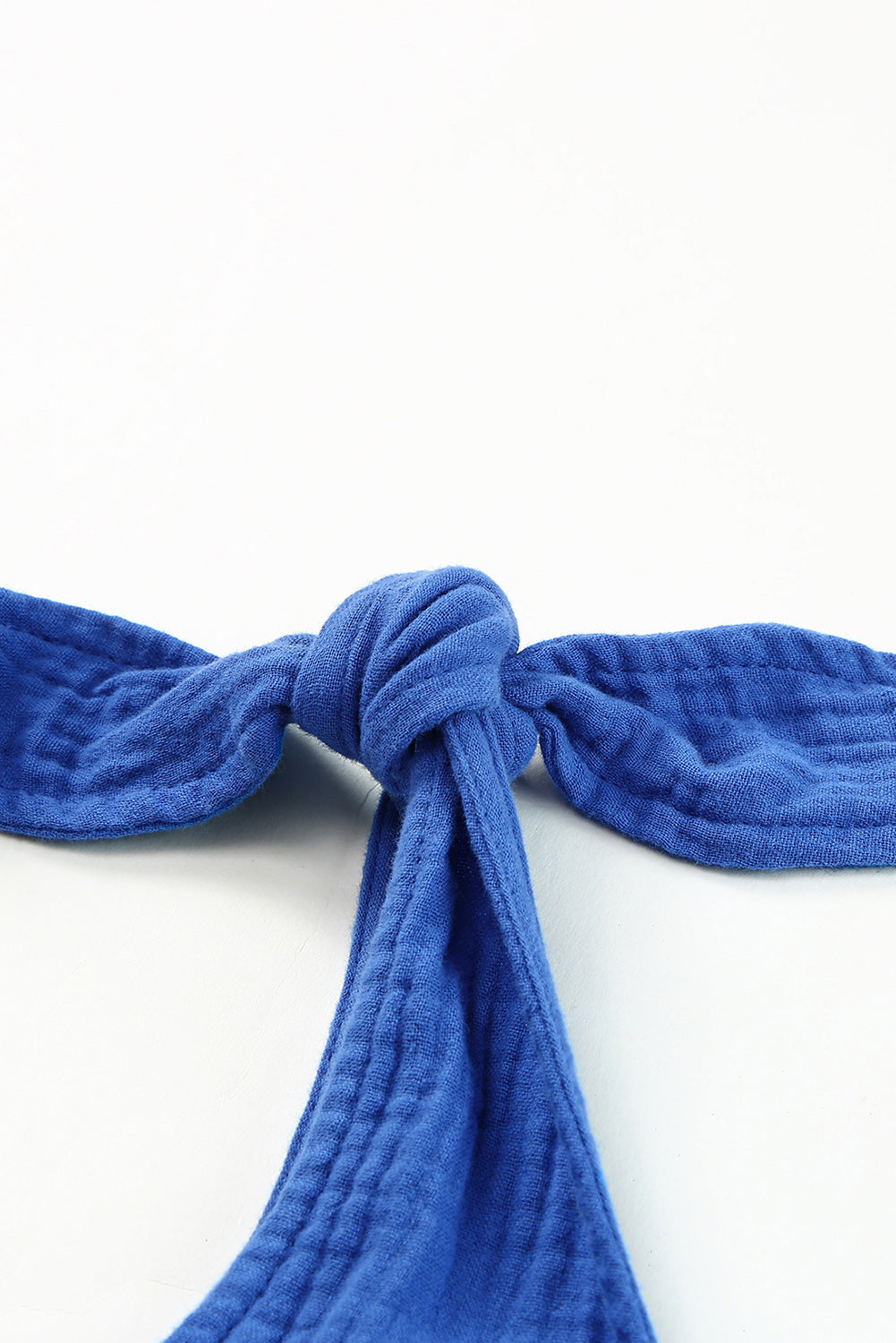 Hlače sa širokim nogavicama s plavim teksturama na naramenice s visokim strukom