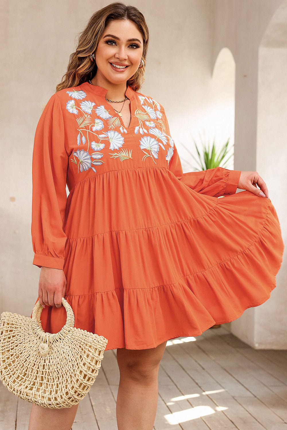 Oranžna večplastna vezena obleka z naborki