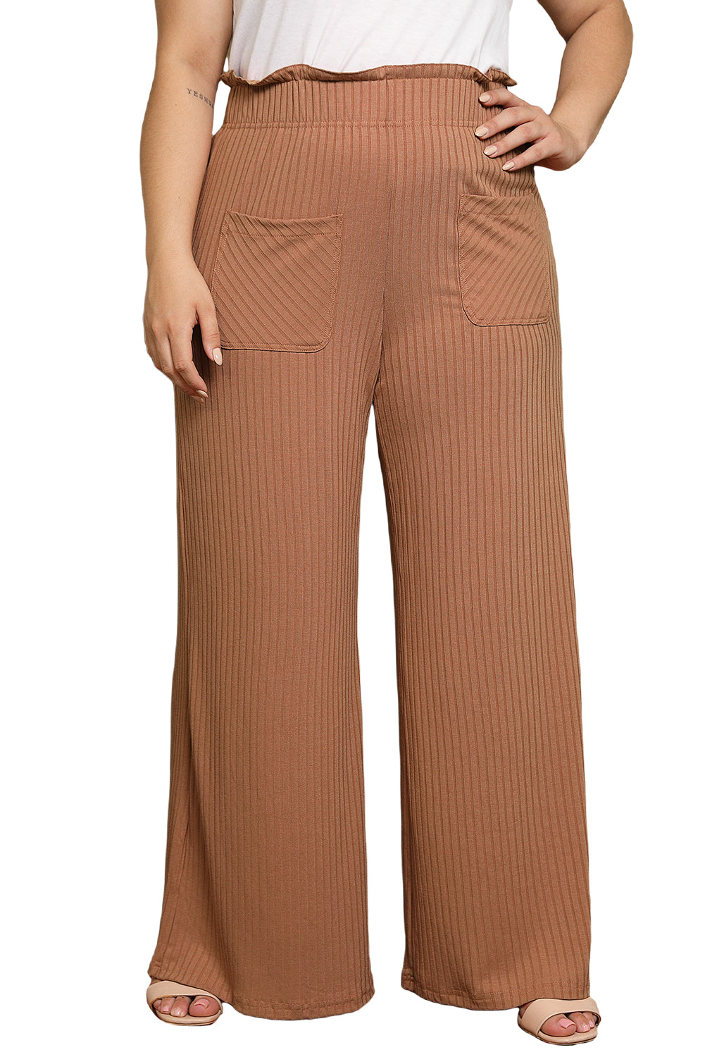 Pantalon large marron avec poche plaquée et taille volantée
