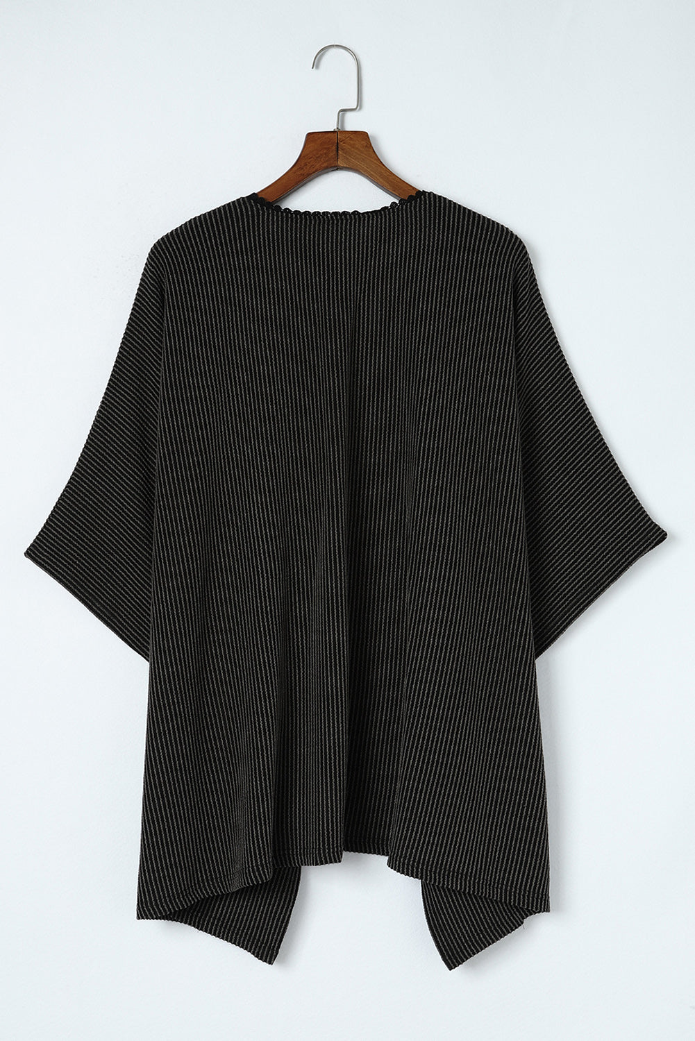Schwarzer, gerippter Oversize-Kimono mit Spitzenbesatz
