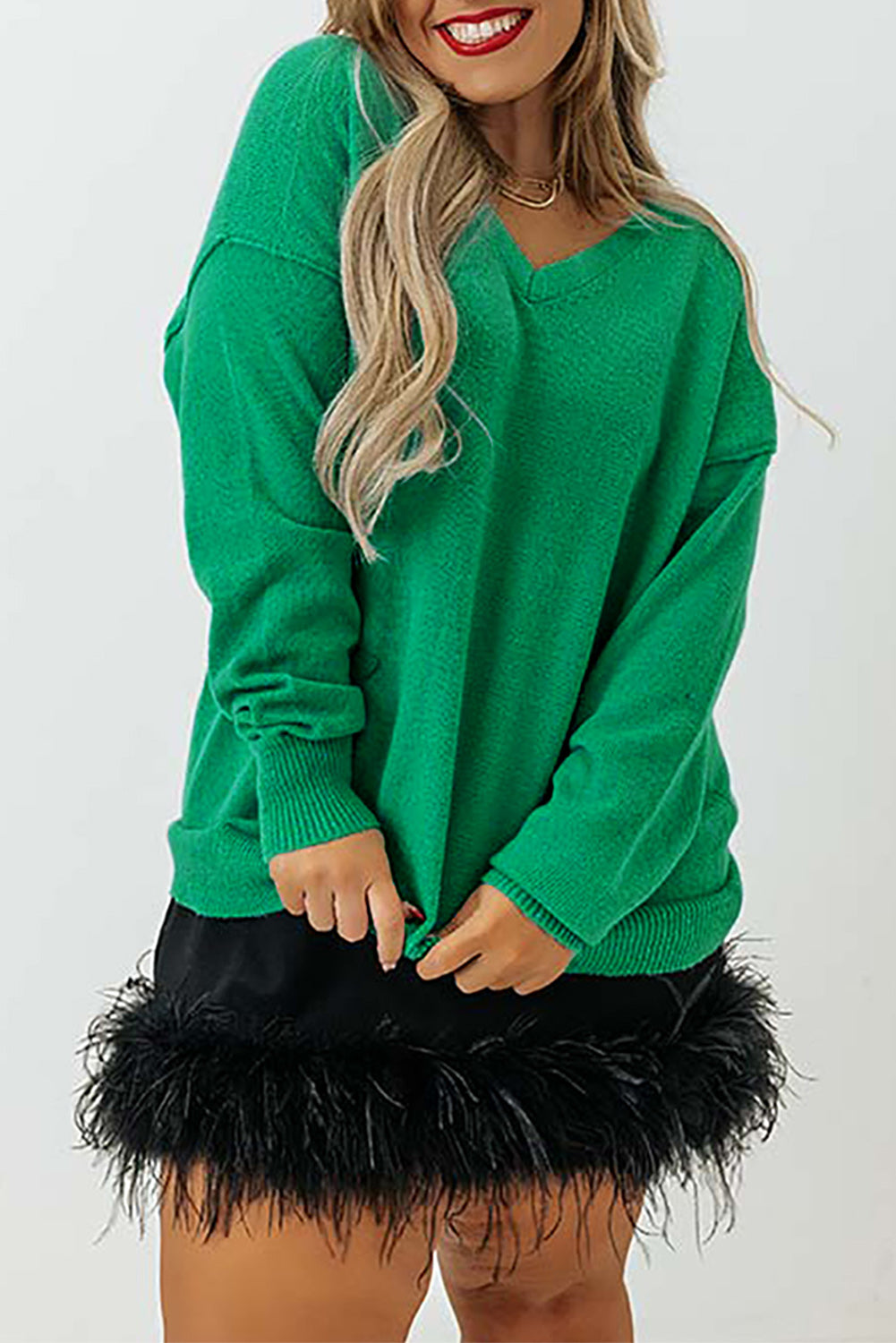 Zelen pulover velike velikosti z v-izrezom in spuščenimi rameni