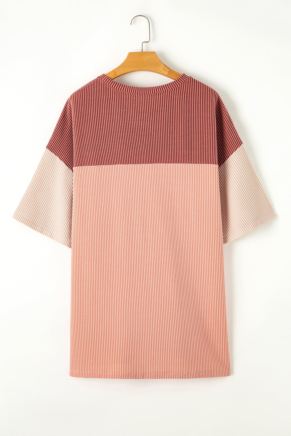 Rosafarbenes, geripptes Colorblock-T-Shirt in Übergröße