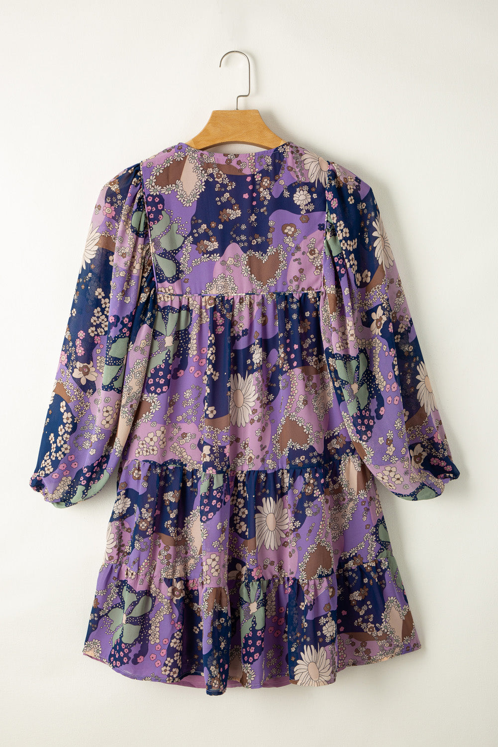 Vijolična vintage kratka obleka s cvetličnimi napihnjenimi rokavi in ​​naborki