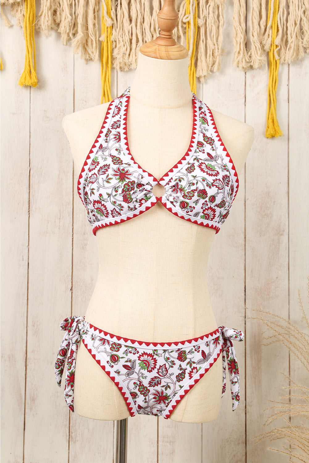 Set bikini con nodo senza schienale con motivo floreale rosso e halter