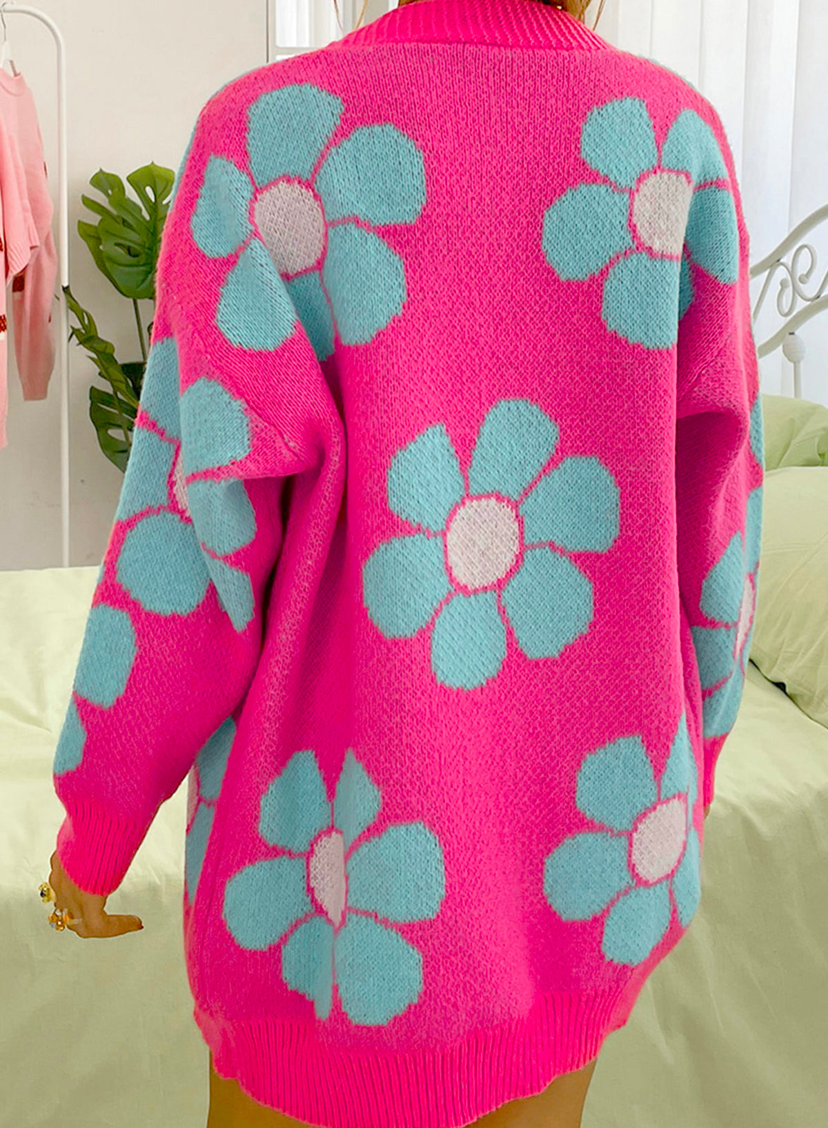 Cardigan tricoté boutonné à imprimé floral rose fraise