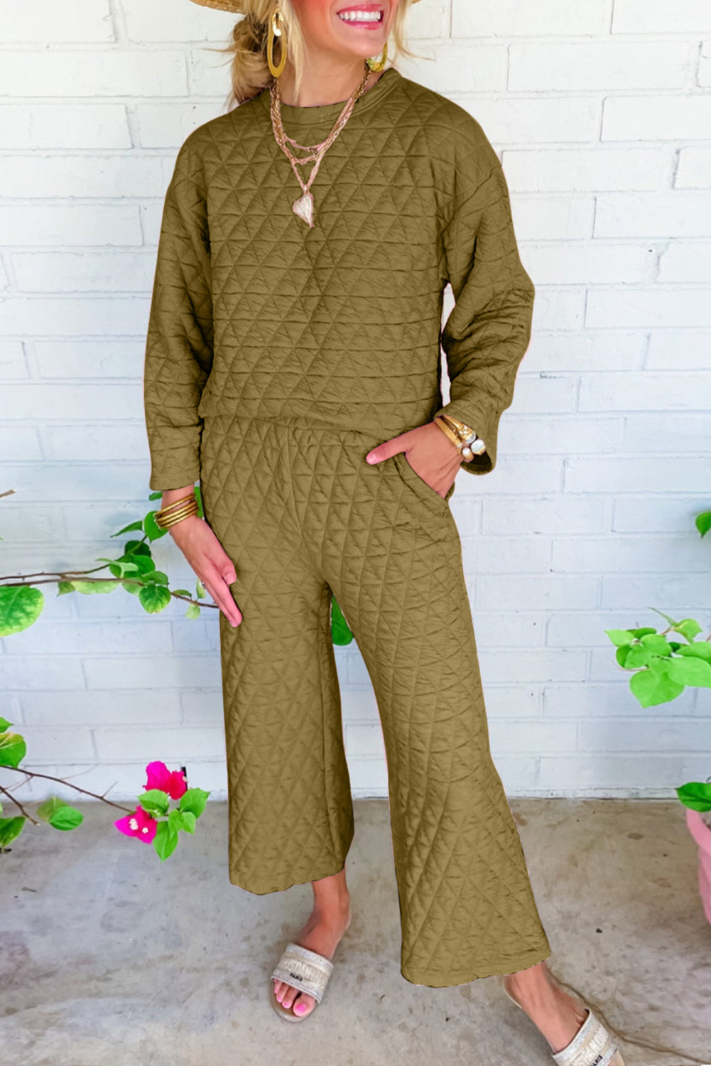 Tenue pull et pantalon matelassés unis vert sauge