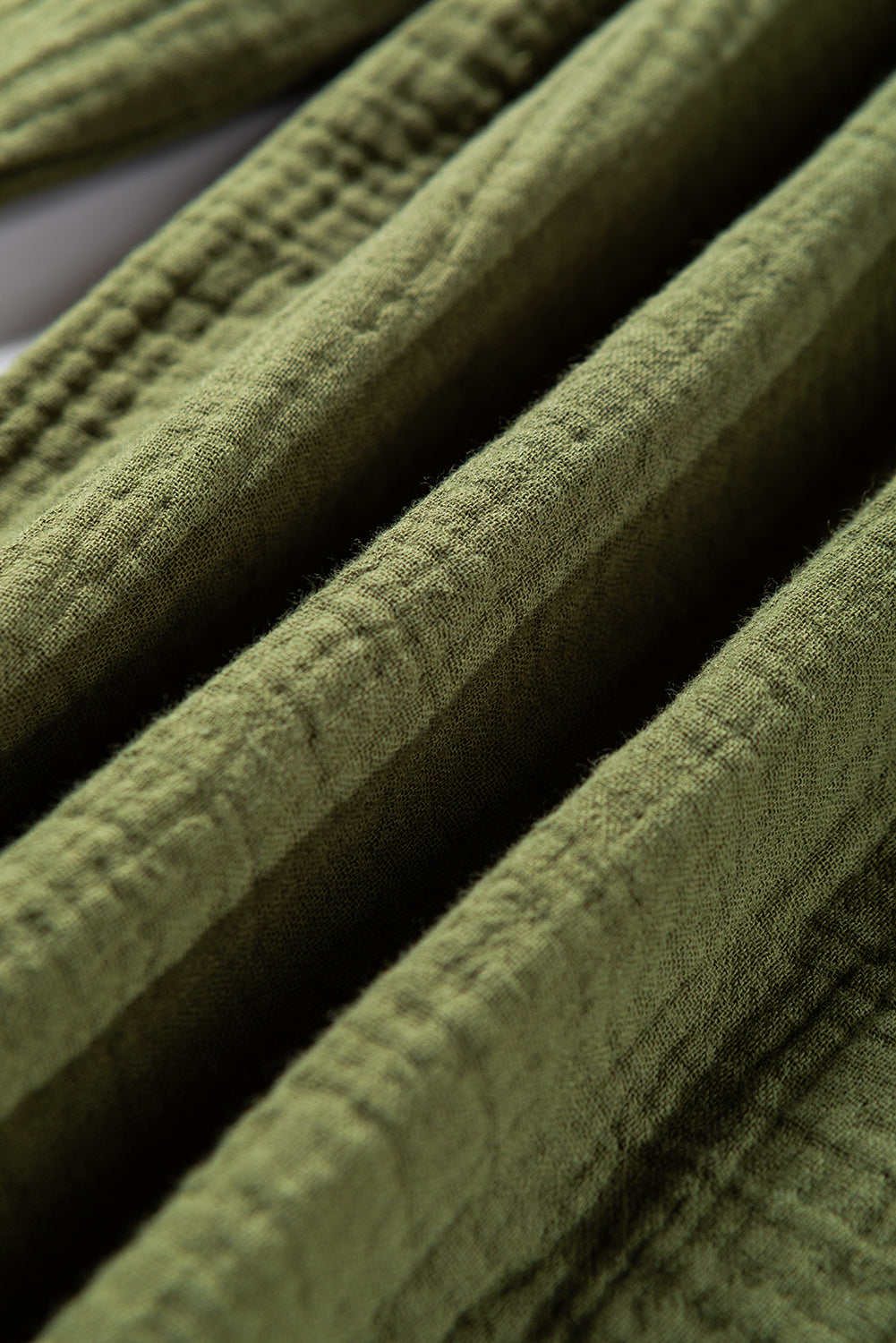 Chemise à manches longues boutonnée texturée froissée vert jungle