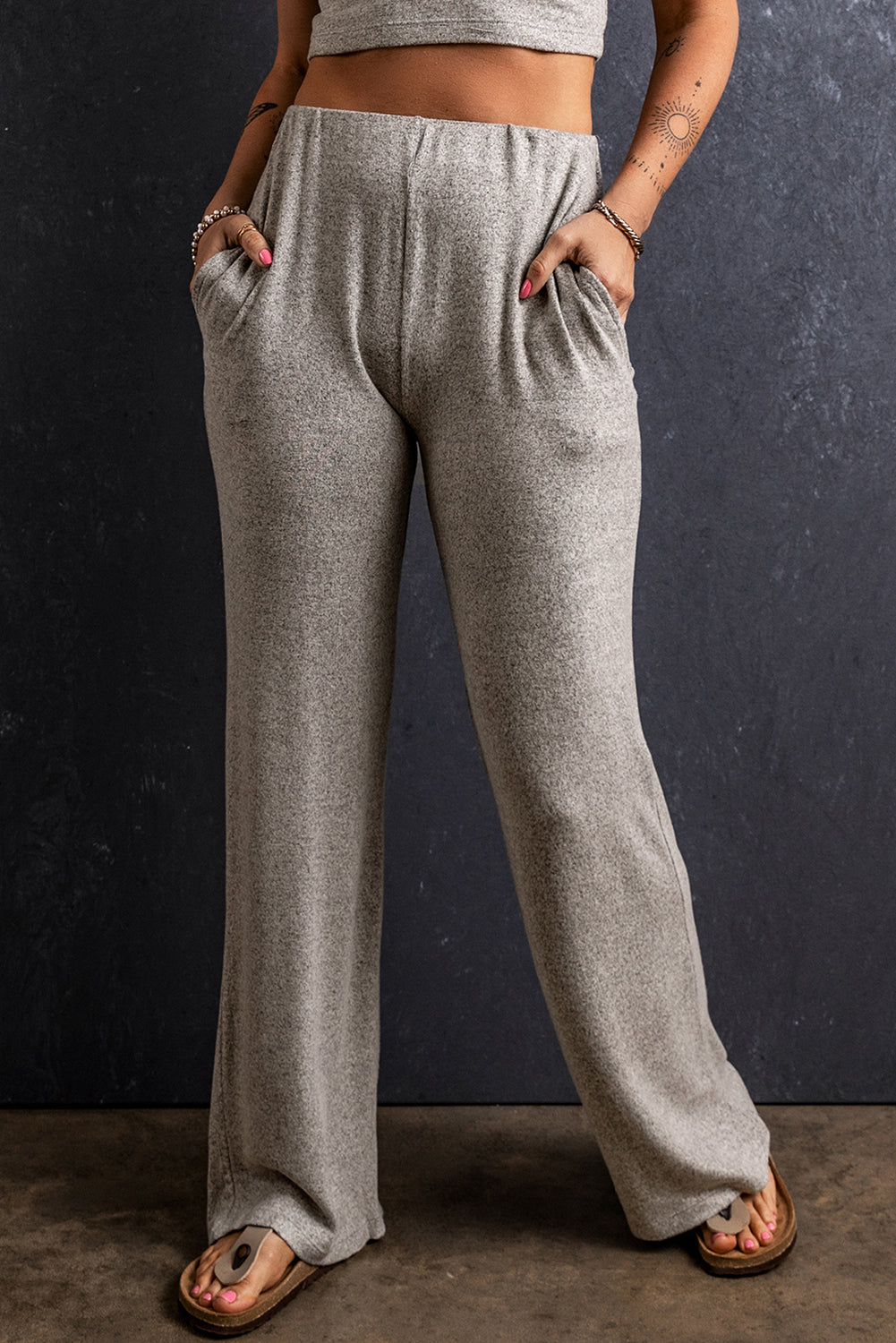 Pantaloni dritti larghi con tasche in vita elastica grigio chiaro