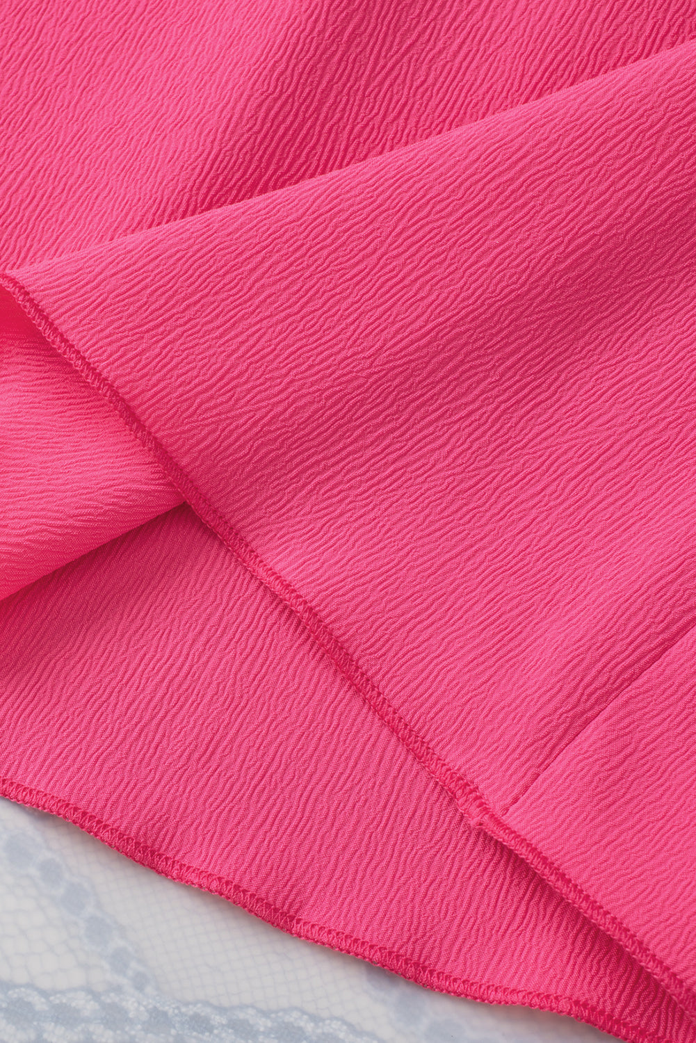 Rožnato rdeča dvobarvna bluza z naborkanimi rokavi