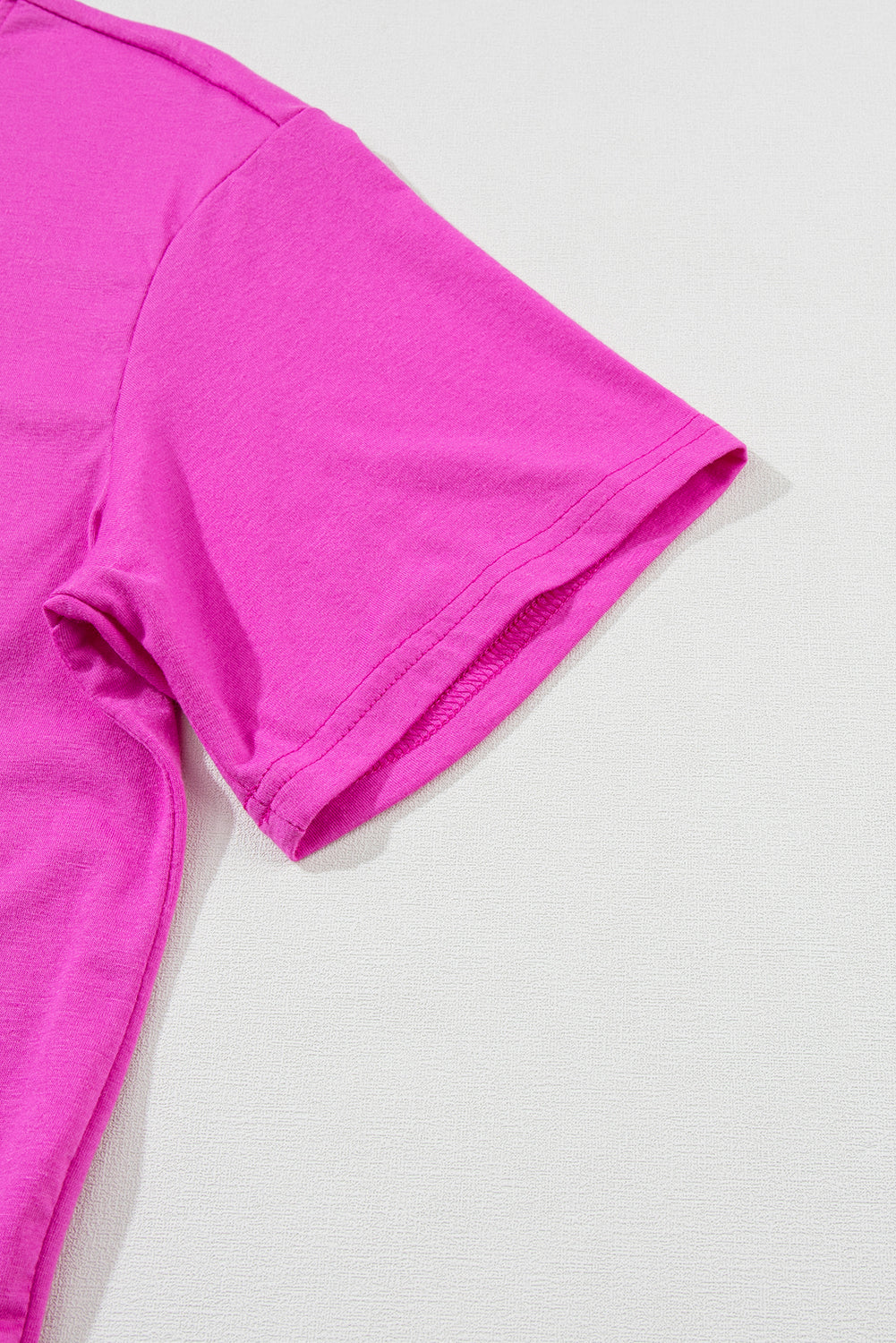 Lounge-Set aus T-Shirt und Hose mit „Be Mine“-Aufdruck in leuchtendem Rosa